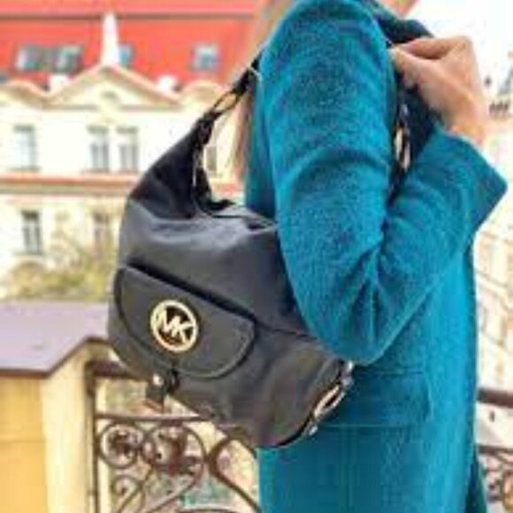 Michael Kors Fulton Leather Shoulder Bag - Picture 1 of 6